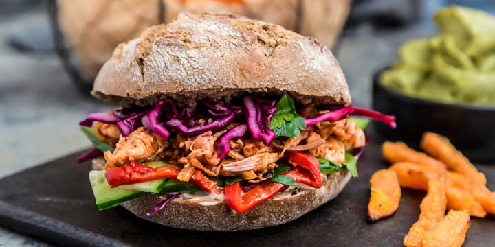 Sandwich with pulled jackfruit and slaw