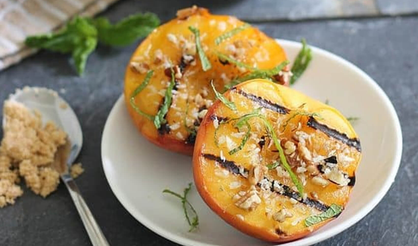 Grilled Peaches with Brown Sugar Pecan Crumble